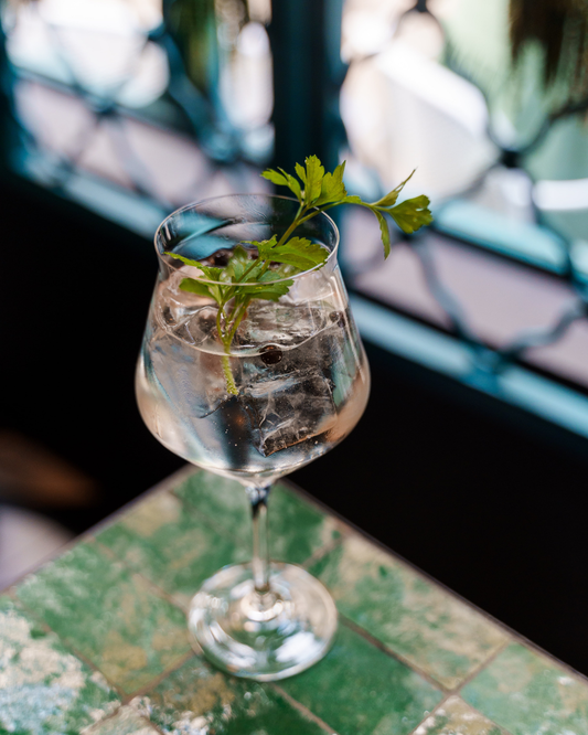 Cocktails faciles à base de spiritueux bordelais pour un été rafraîchissant