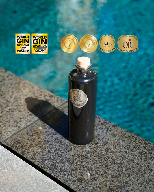 Gin Avem Corvus, navy strenght bordelais à base de raisin.