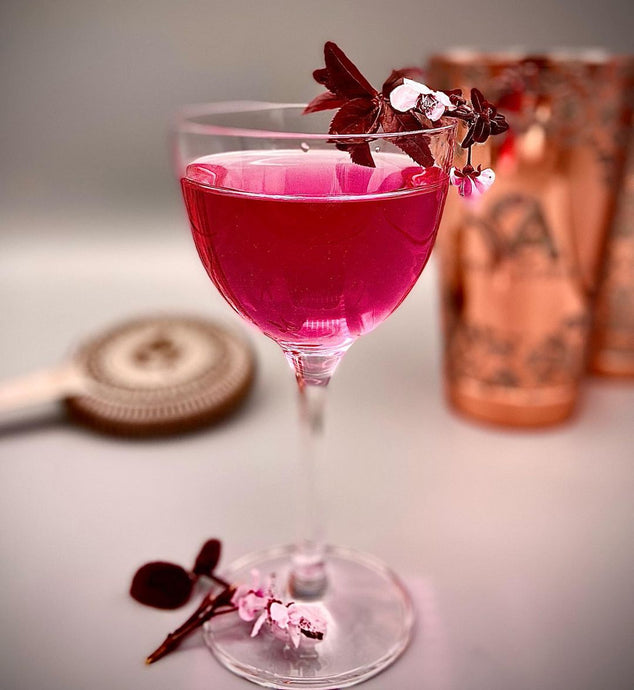 Le cocktail, à base de gin Avem, qui vous fera voir la vie en rose ! Une recette concoctée par Cocktail Alchemists