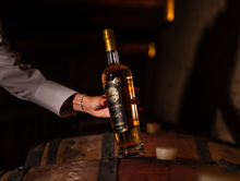 Charger l&#39;image dans la galerie, Vodka Nadé | Millésime 2021 | Vieillie en fût de Montagne-St-Emilion
