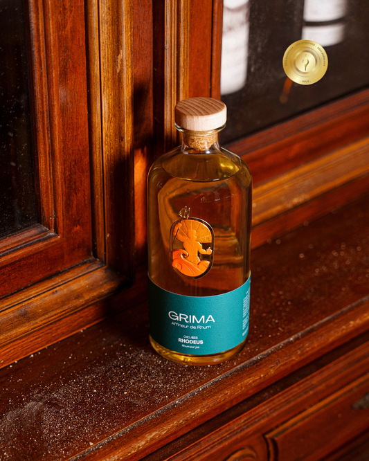 Rhum Grima Rhodeus par Maison Mounicq. Rhum pur jus de l'Île Maurice affiné en barrique de vin.