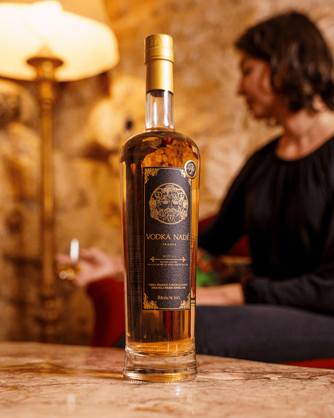 Vodka Nadé Millésime 2021, vodka française fabriquée à partir de raisin et viellie dans des fûts de vins.