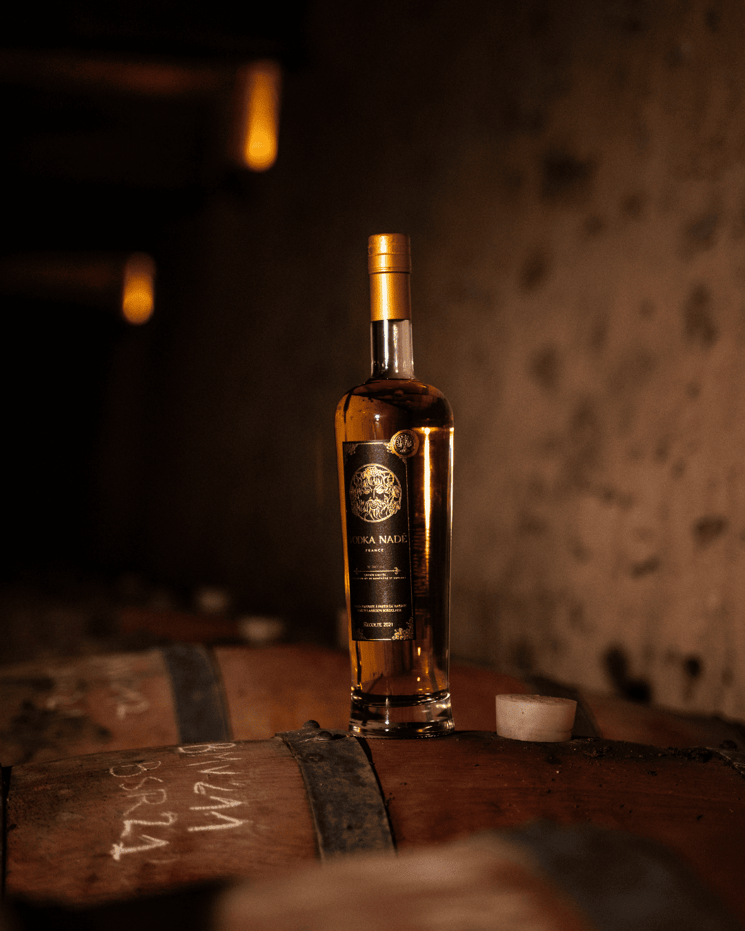 Vodka Nadé Millésime 2021, vodka française fabriquée à partir de raisin et viellie dans des fûts de vins.